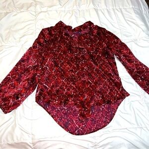 Kaari Blue charmeuse blouse with neck tie. Black / deep red snake print Size Med